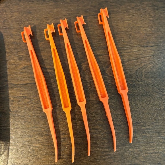 Pampered Chef 5 #1260 Orange Peelers #1072 Serrated Peeler #2339 Mini Spoon Tong - Picture 6 of 7